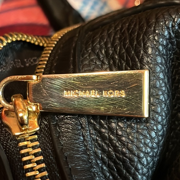 MICHAEL KORS BLACK GOLD SATCHEL HANDBAG/SHOULDER BAG VERY ROOMY NEW ADJ STRAP - Picture 7 of 15